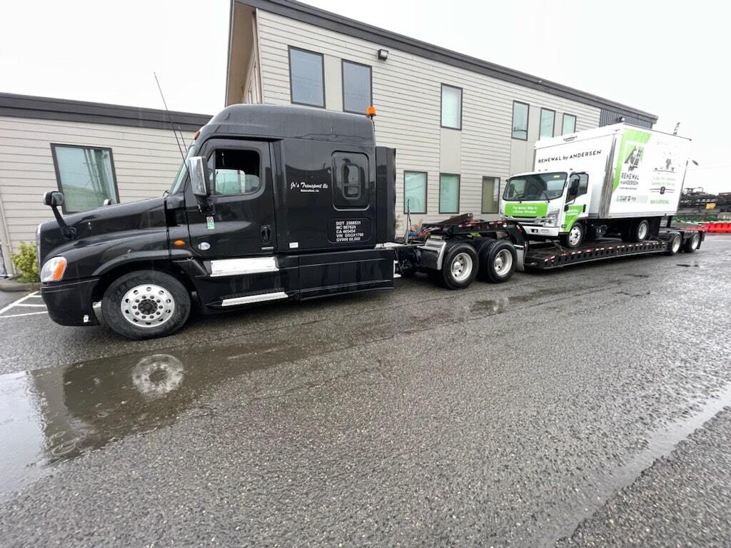 2023 Isuzu Box Truck
