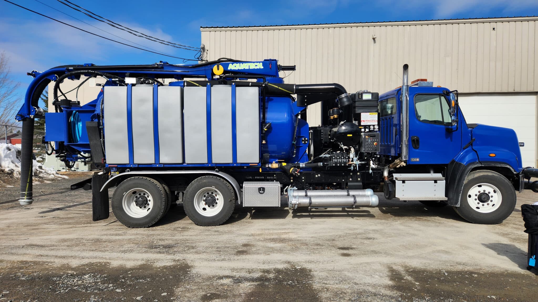 Freightliner 108SD Day Cab Truck